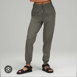 Lululemon Stretch High-Rise Jogger *Full Length sage grey - Size 8